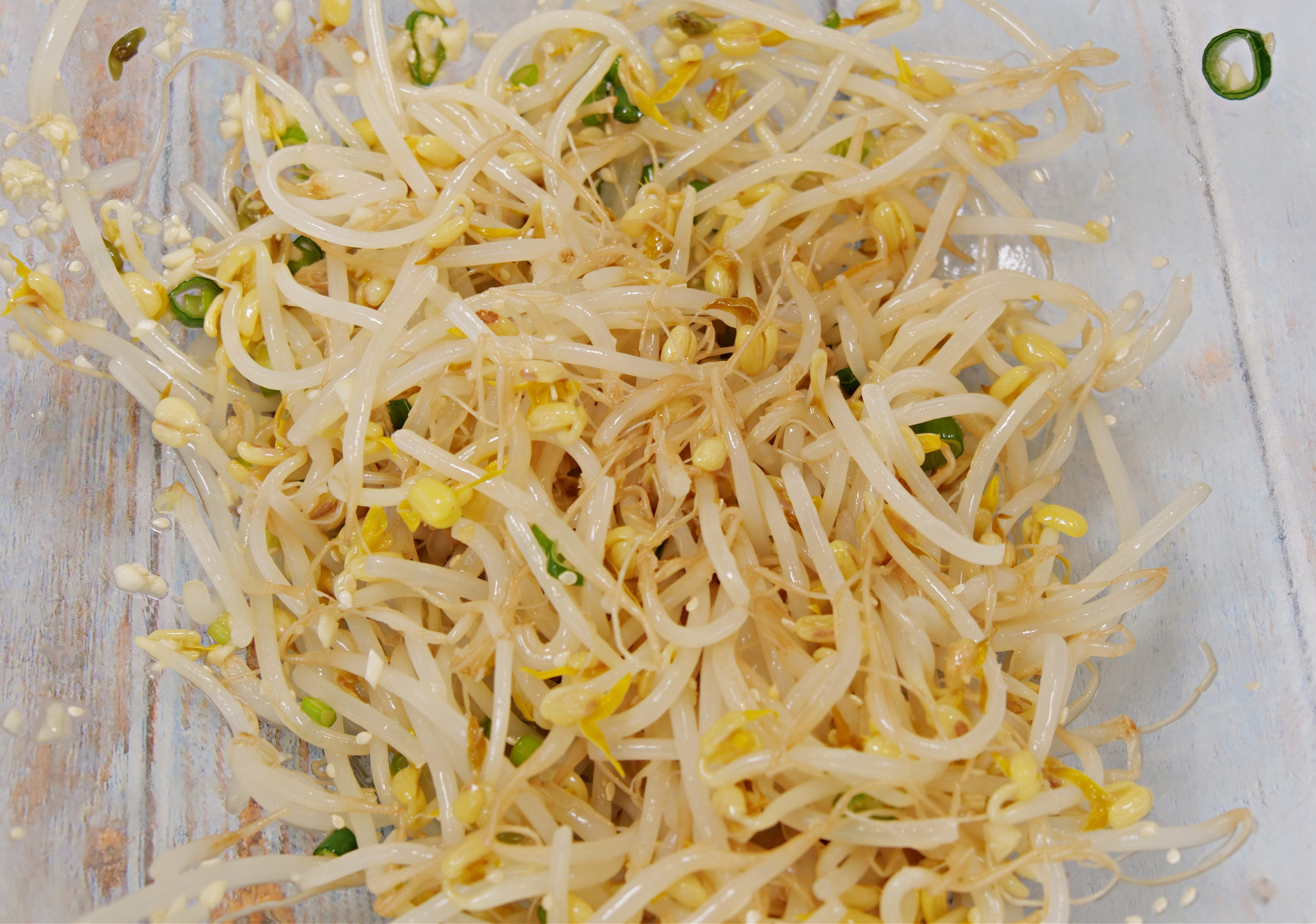 Korean Mung Bean Sprouts Salad (Sukju Namul Muchim)